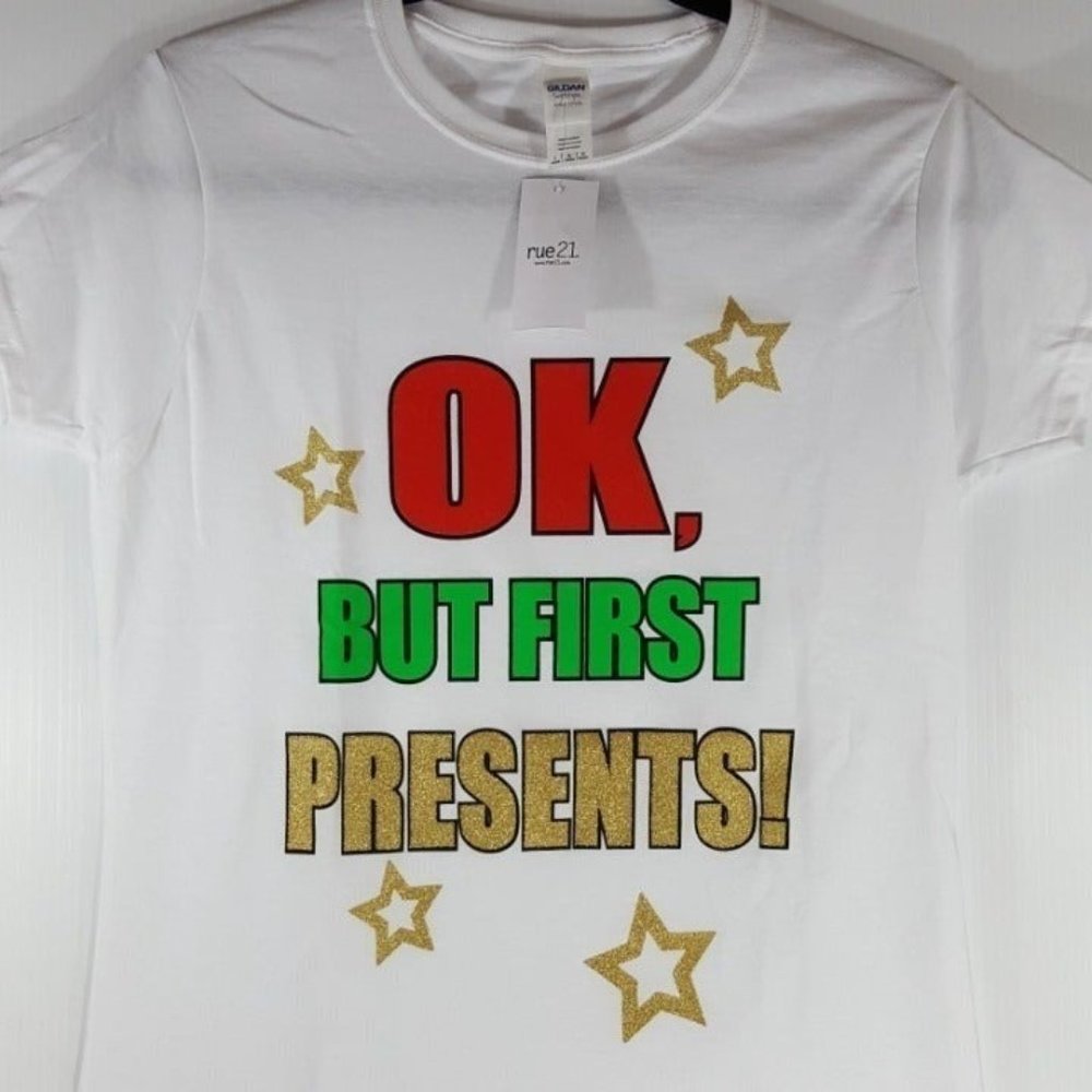 Gildan New Nwt Christmas Presents Graphic Tee Shirt T-shirt Size L Womens xmas